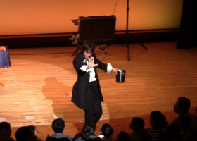 Entertainer MIKIYA,a magician living in Kansai(Osaka)